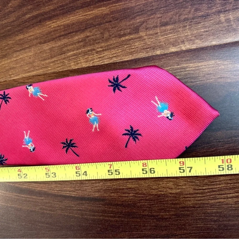 🌿END of SEASON SALE🌿AMERICAN EAGLE Outfitters Pink Tropical  Design Tie
